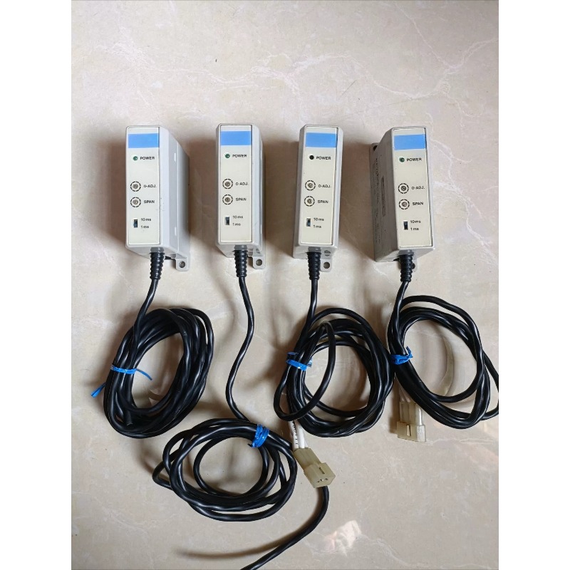 Industrial Laser Displacement Sensor - Sensore di spostamento laser PT-160 usato,